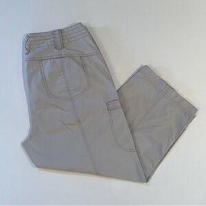 Eddie Bauer women’s cargo style Capri pants. Beige, size 10.